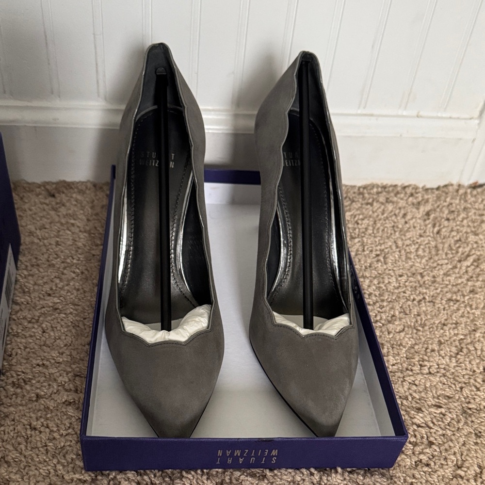 SW - Scallopfine Heels - FOG SUEDE - Sz10 - Retail: $495